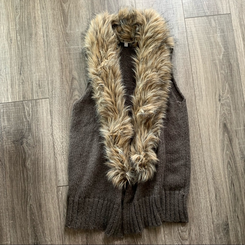 Women’s BB Dakota sweater vest
